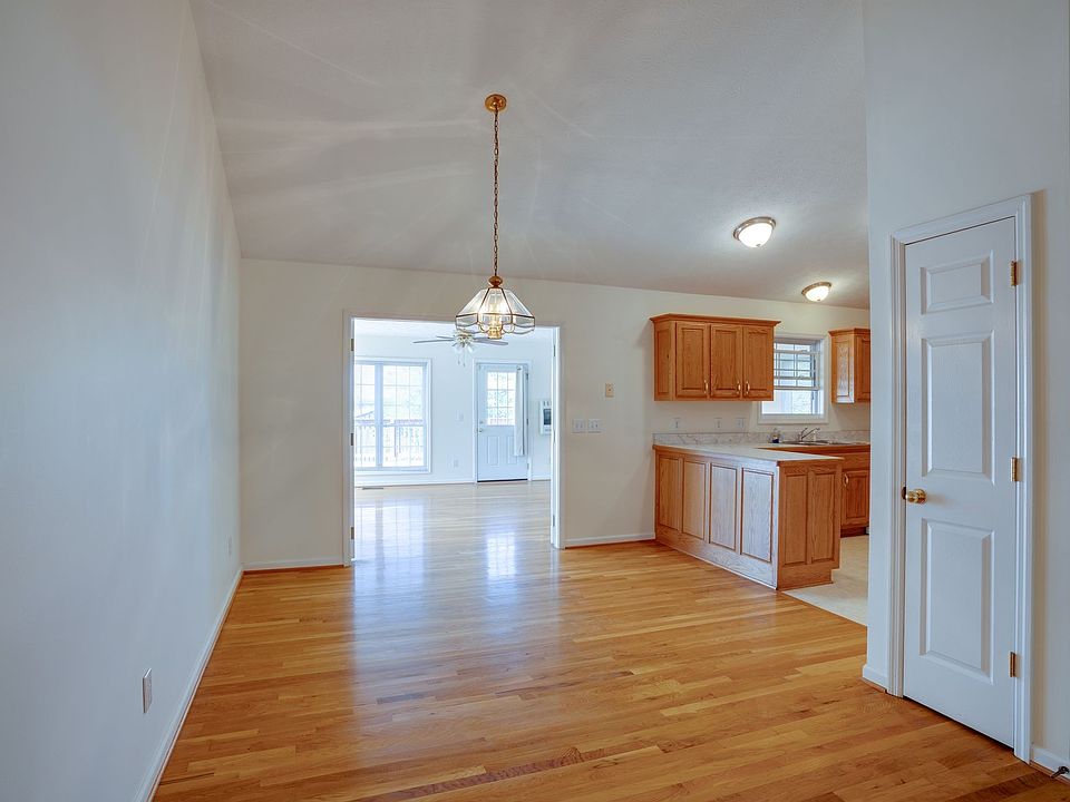 7th image of 134 N Harris Rd