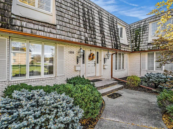 1308 Camellia Dr, Munster, IN 46321