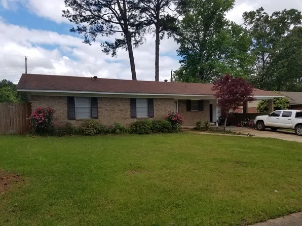 2413 Belair Dr, Magnolia, AR 71753