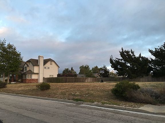 4th image of 1360 Foxenwood Dr