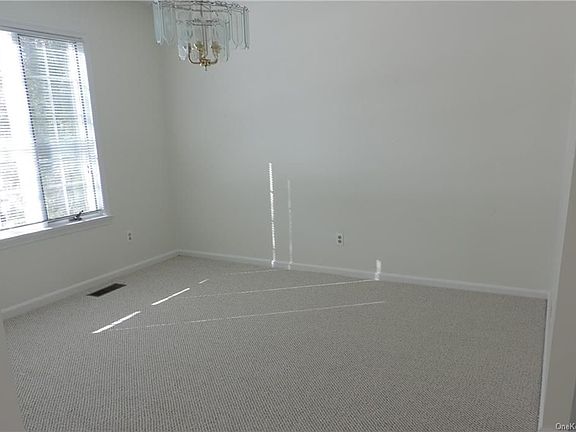 5th image of 12 Kings Park Dr #12