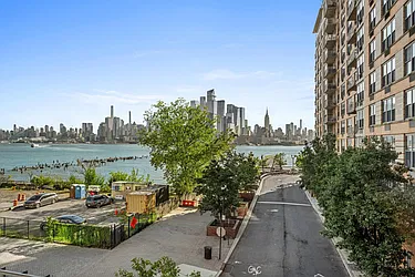 1425 Hudson Street, #3L