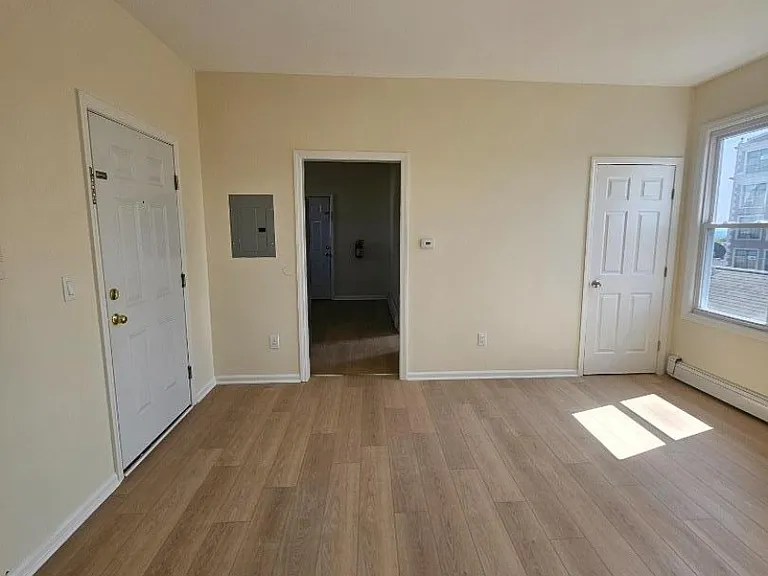 372 Bergen St — Photo 6
