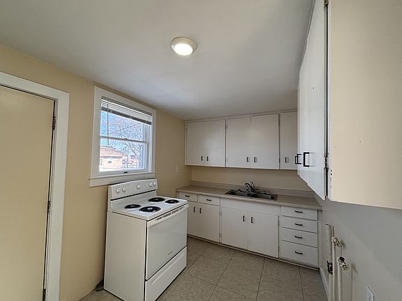 5th image of 908 Jefferson St