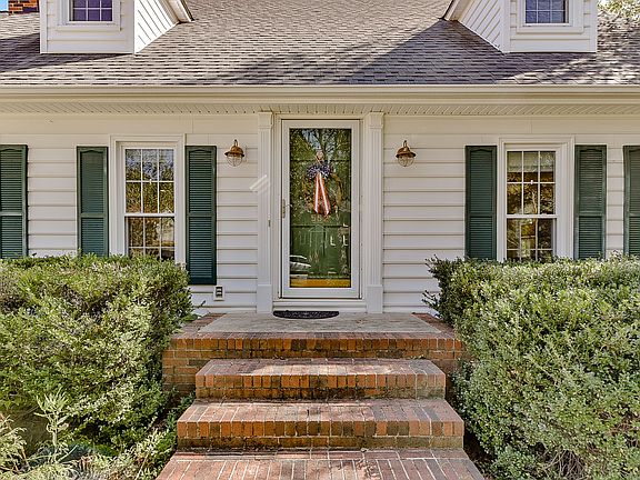 4th image of 552 Deerfield Dr
