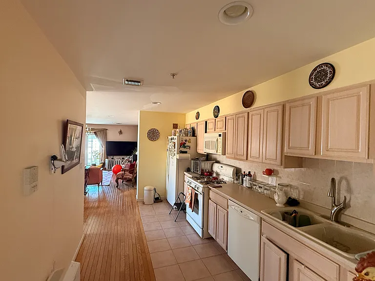 409 35th St #2 — Photo 11