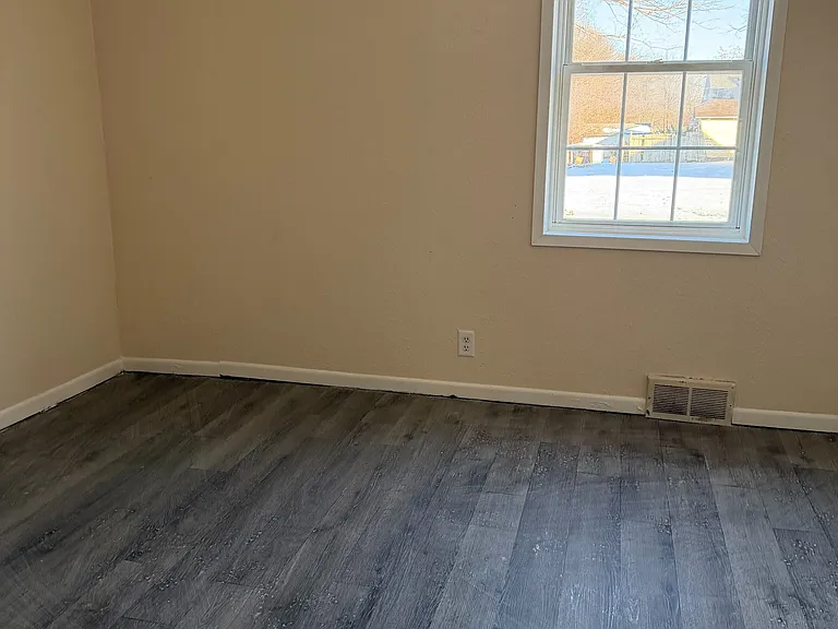 458 S Float Ave — Photo 14