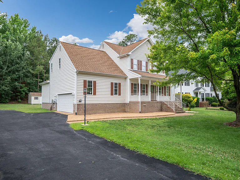 619 Greyshire Dr — Photo 4
