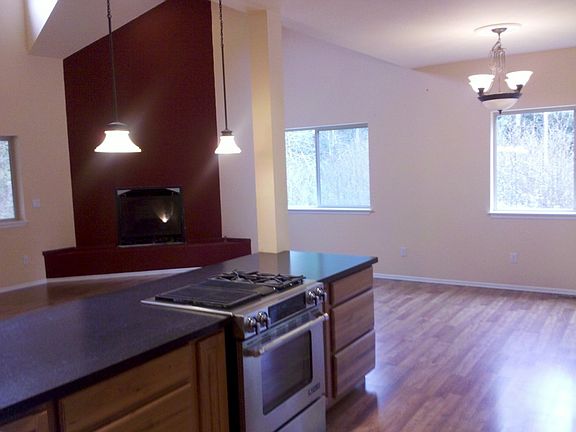 5th image of 181 SE Gosnell Ln