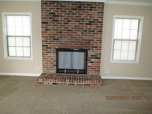 3rd image of 634 Parkhill Dr