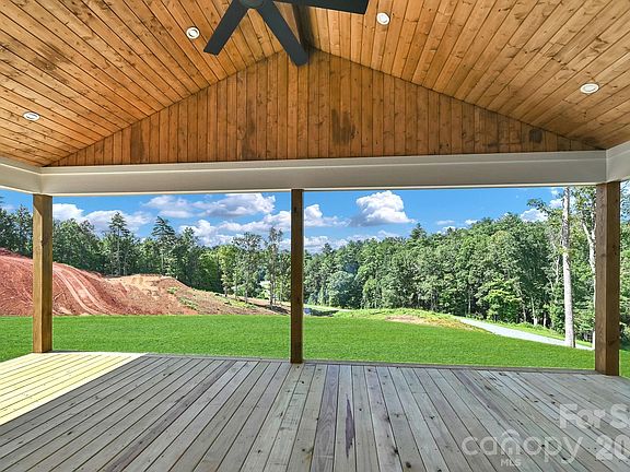 5th image of 35 Rutledge Ln
