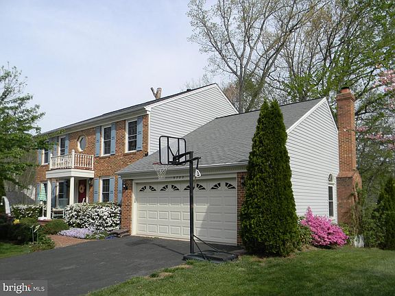 3rd image of 9702 Oak Bridge Pl