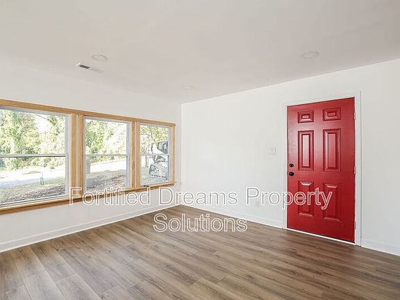 4th image of 1901 Larkin St