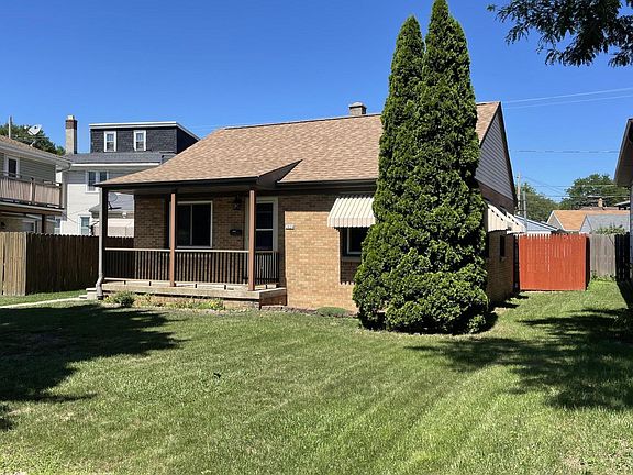 3rd image of 3424 W Kinnickinnic River Pkwy