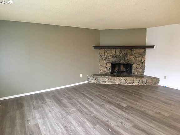 5th image of 1614 SE 146th Ct