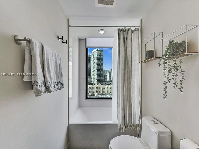 460 NE 28th St #1701 — Photo 47