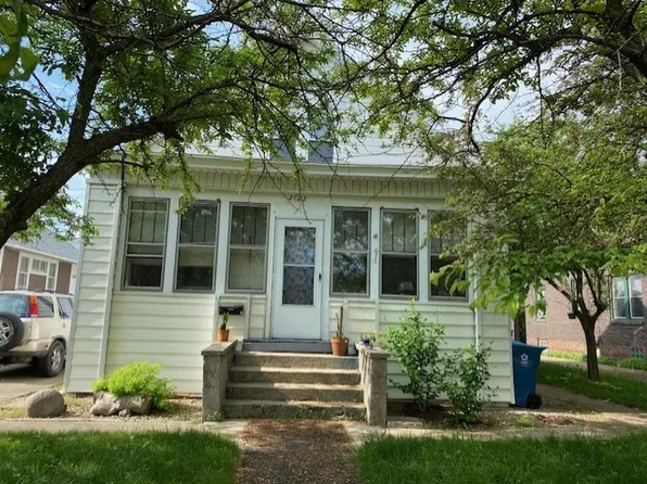 2723 4th St, Peru, IL 61354