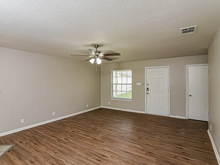 12206 Ashley Ct — Photo 3