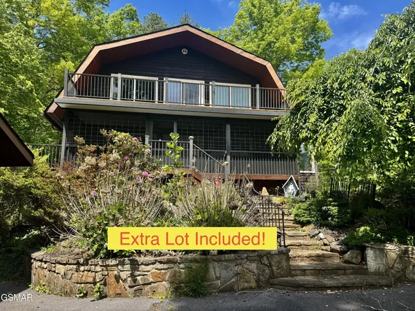 326 Overview Dr, Gatlinburg, TN 37738