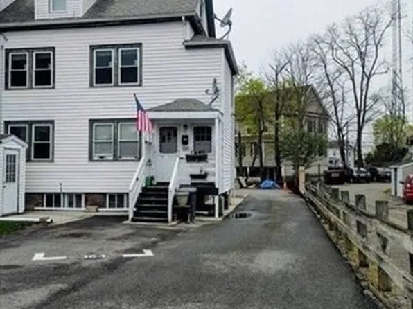 16 Wall St #2, Foxboro, MA 02035