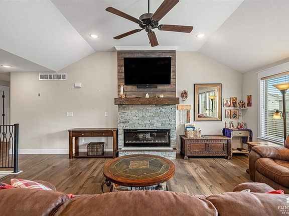 4th image of 4808 Plumthicket Dr