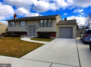 106 Hobart Dr, Laurel Springs, NJ 08021