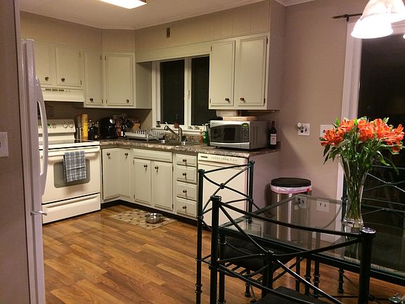 4th image of 33 Aitken Ave