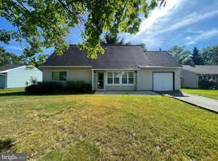 69 Penfield Ln, Sicklerville, NJ 08081