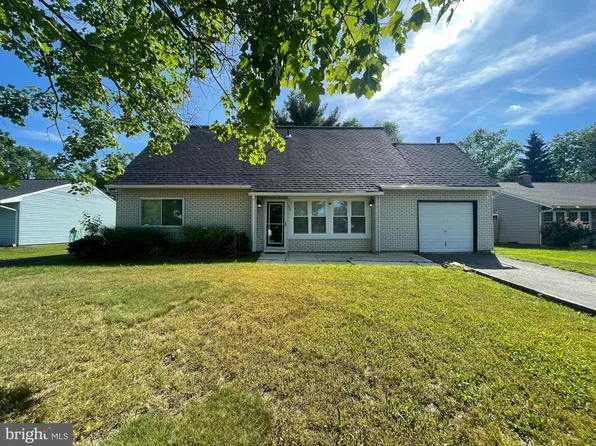 69 Penfield Ln, Sicklerville, NJ 08081