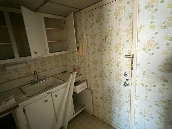 5th image of 1821 NE 62nd Street #424