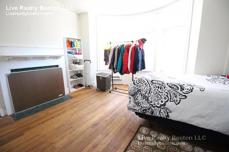 2nd image of 58 Harvard Ave