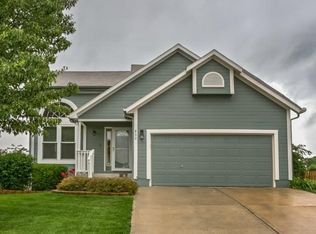 852 Meadowood Dr, Grain Valley, MO 64029