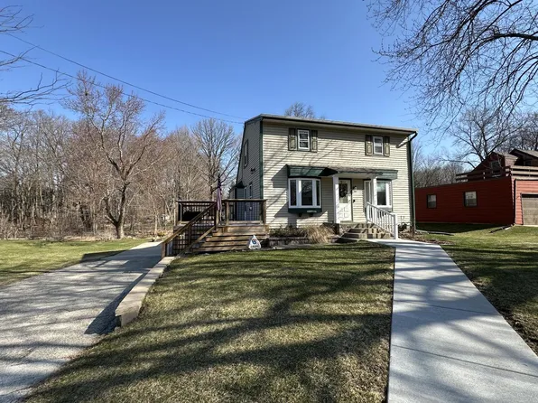 10414 West Howard AVENUE, Greenfield, WI 53228