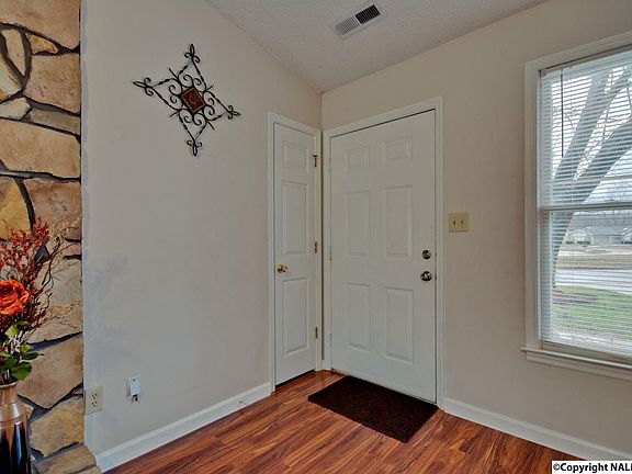 4th image of 1118 Kerr Dr SE