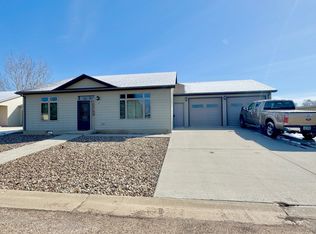 22 Estate Dr, Bowman, ND 58623