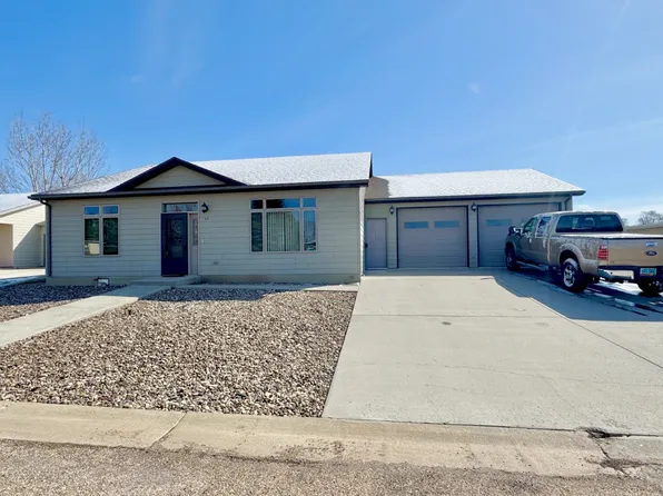 22 Estate Dr, Bowman, ND 58623