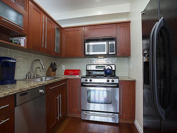 5th image of 30-85 Vernon Blvd #6H