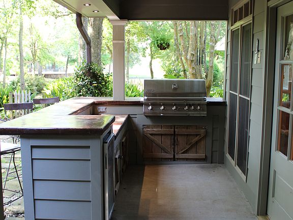 covered grill, bar area