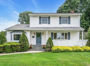 7 Tomkins Court, Commack, NY 11725