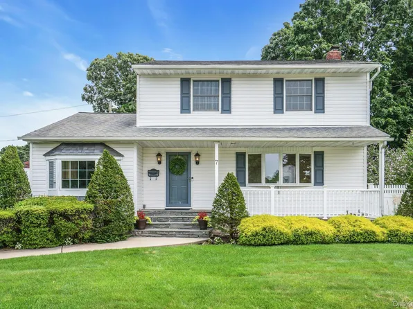 7 Tomkins Court, Commack, NY 11725