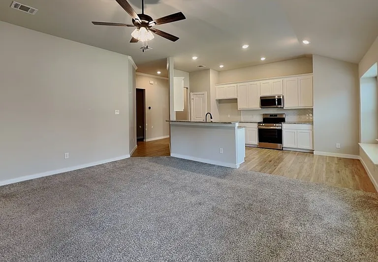 1106 Holly St — Photo 4