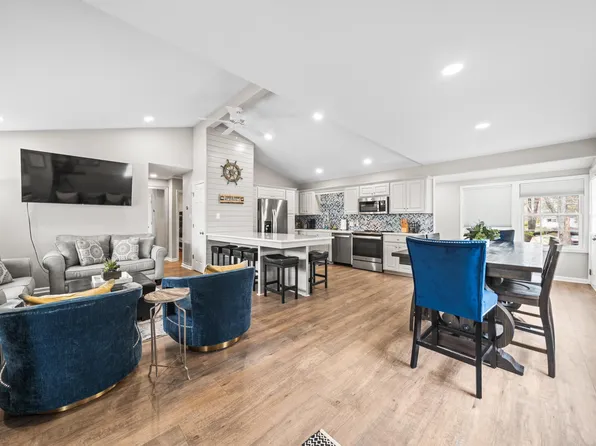 111 Fishing Ln, Hot Springs, AR 71913