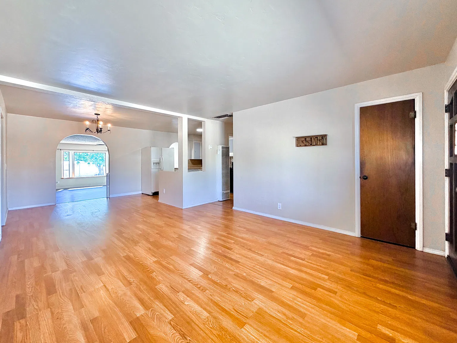 3 bed, 1300 sqft, $2,000 — Photo 2
