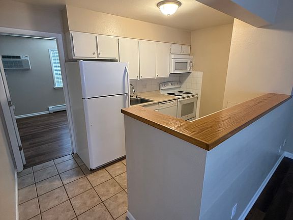 3rd image of 2040 Estes Ln #2