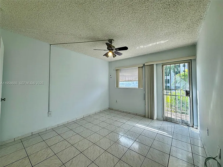 901 SW 37th Ave #25 — Photo 5