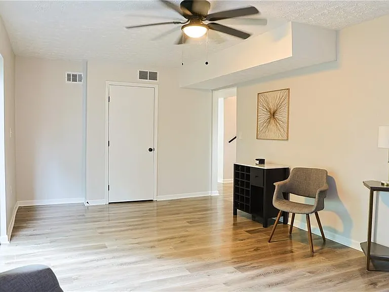 4411 Flakes Mill Rd — Photo 4