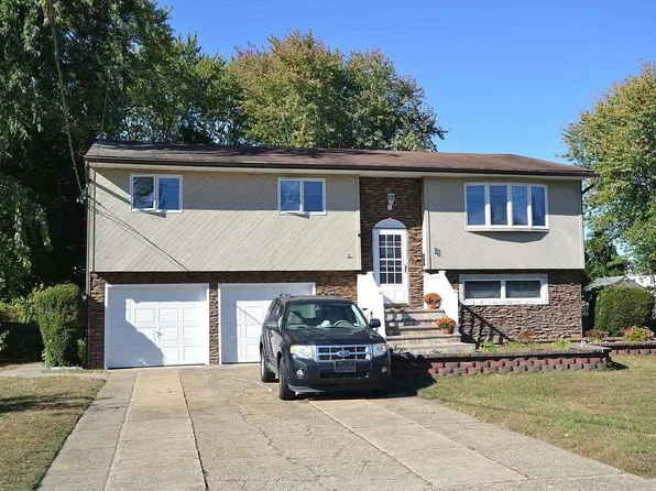 99 Andrew Avenue, Islip Terrace, NY 11752