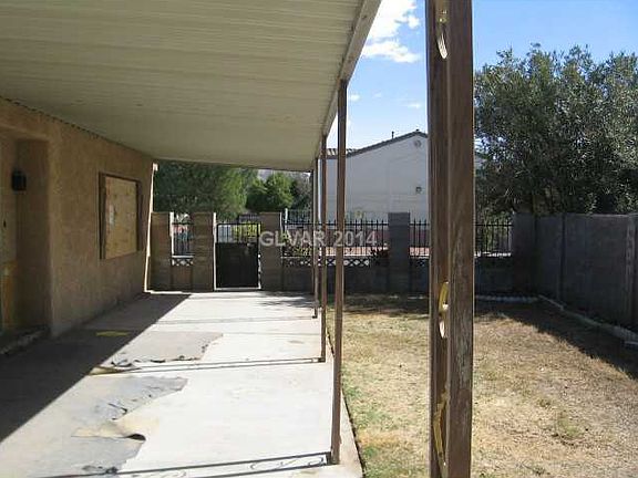 3rd image of 105 Betty Ln