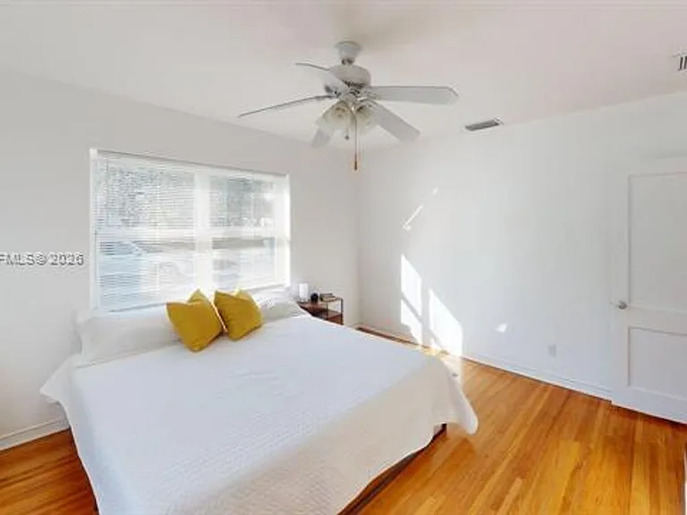 951 NE 116th St — Photo 9