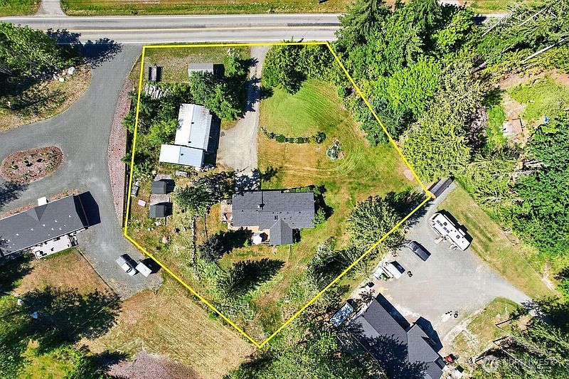 3rd image of 2573 Deer Park Road